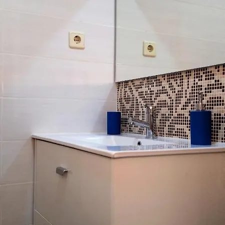 D&S - Crocodile House S. Bento Apartments *